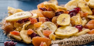 Understanding the Nutritional Differences: Fresh Fruit vs Dried Fruit