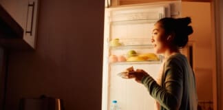 How to Snack Mindfully at Night for Better Health